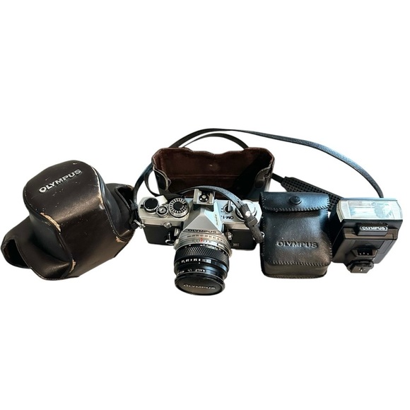 Vintage Olympus OM-1 35mm Photography Camera with Flash Attachment and Cases - Picture 1 of 16